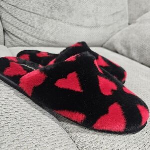 Victoria's Secret Faux Fur Cozy Slippers With Red Hearts, Medium (7-8)